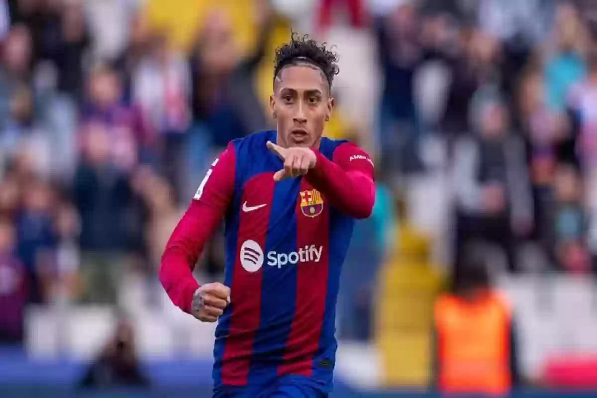 النجم يحسم موقفه .. برشلونة يُقنع نجمه بالانتقال إلى الهلال السعودي.