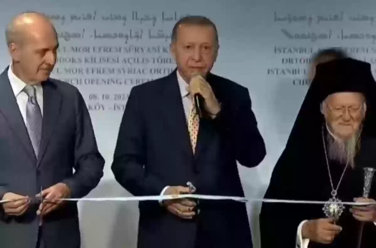 رجب طيب أردوغان يقص الشريط 