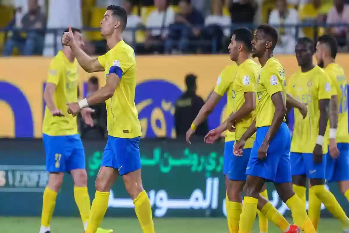 لاعب النصر السابق يفتح النار على إعلامي بسبب سخريته من ركلة جزاء العالمي